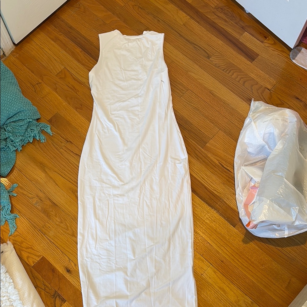 Elegant White Sleeveless Dress Never Worn